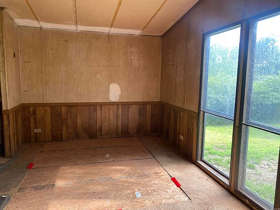 4th image of 16 Oakwood Dr