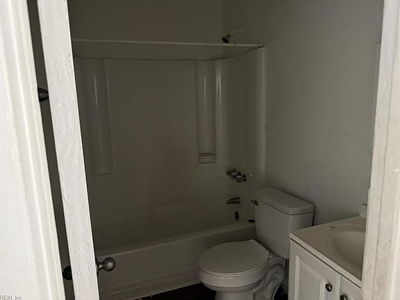5th image of 734 Johnson Ave
