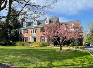 2 Cobblestone Ct, Chatham, NJ 07928