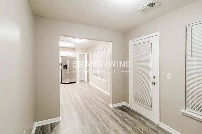 204 Lossie Ln — Photo 8