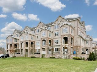 1101 Parkview Dr, Spring Valley, NY 10977