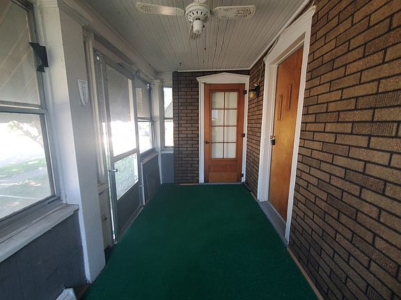 5th image of 906 3rd Ave