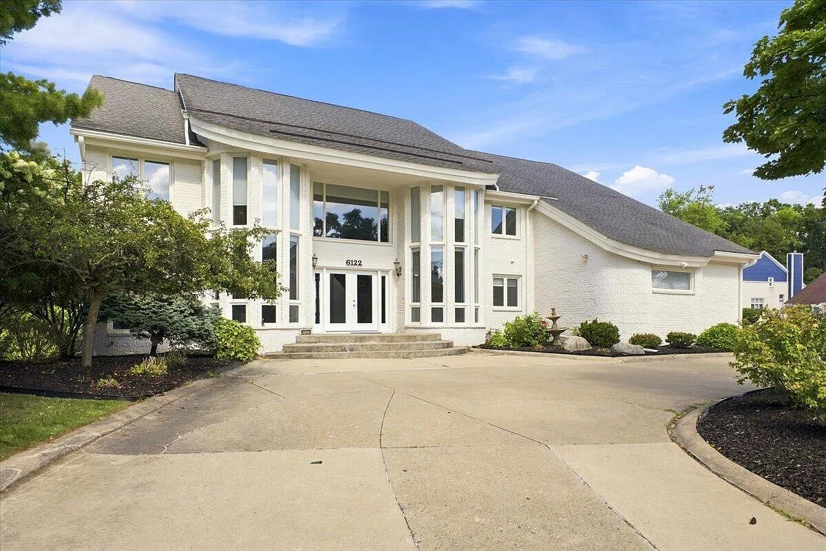 4 bed, 4.5 bath, 7074 sqft, $7,500 — Photo 3