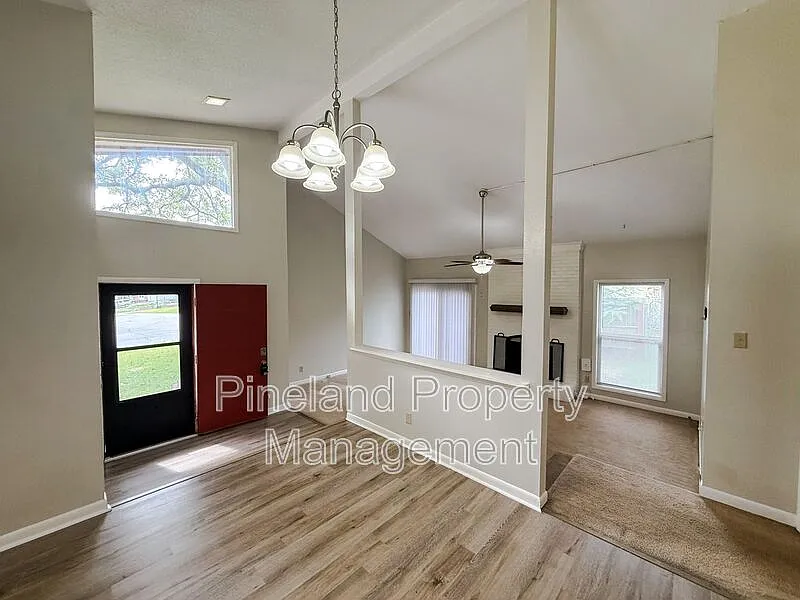 3 bed, 2.0 bath, 1304 sqft, $1,450 — Photo 4
