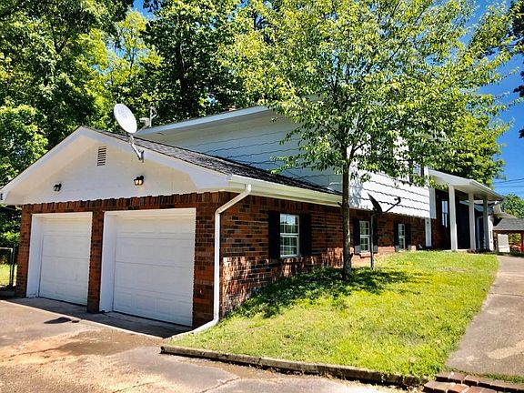 3rd image of 861 Whisperwood Trl NE