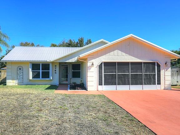 5th image of 9745 Honeysuckle Dr