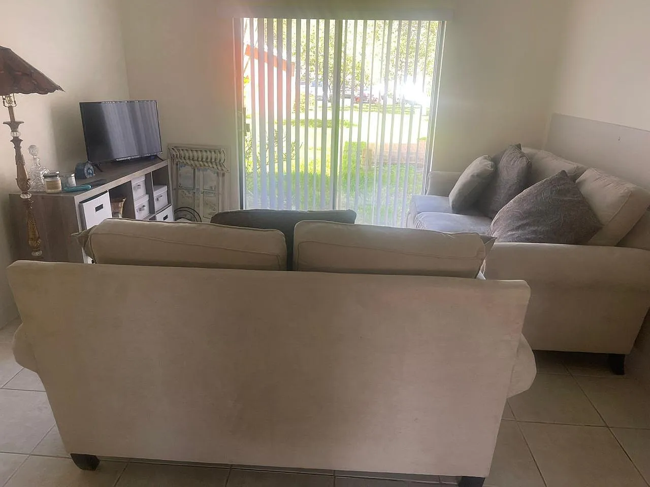 2 bed, 1.0 bath, 800 sqft, $1,949 — Photo 2