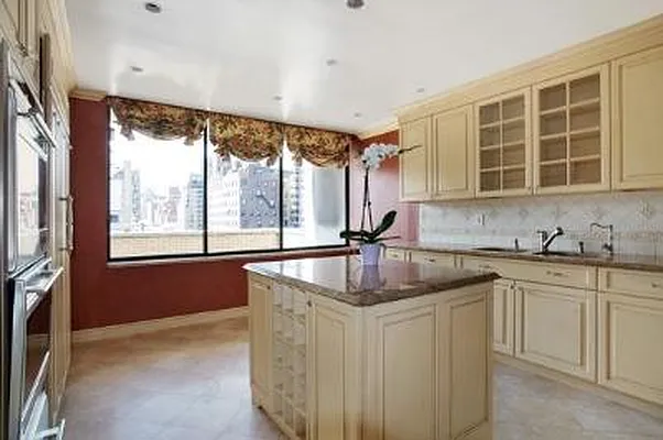 Sold by Corcoran | media 7