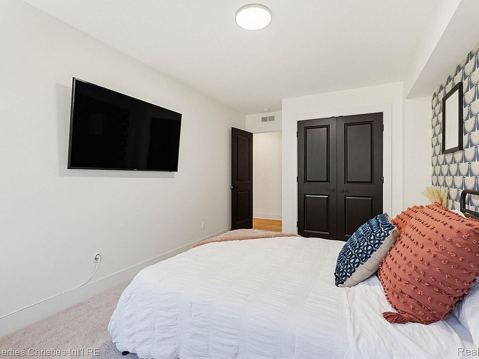 710 E Parent Ave, photo 24