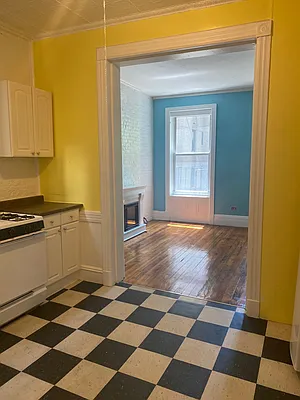 Rented by Coldwell Banker Warburg | media 9