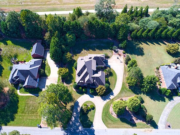 3rd image of 134 Fairway Dr