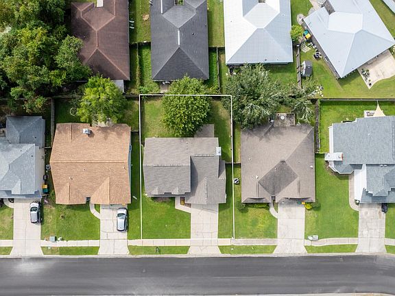 3rd image of 1864 Whispering Oaks Ln
