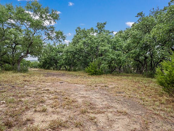 4th image of 102 Country Meadow Dr