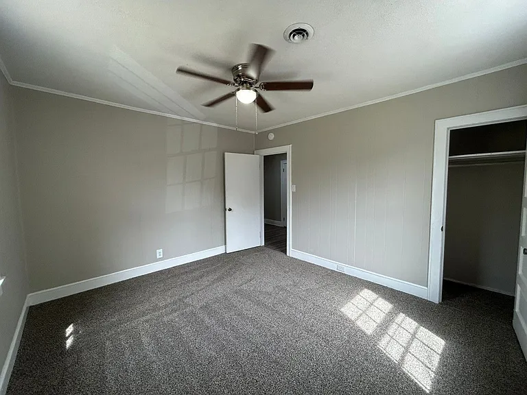 411 E Charlotte Ave — Photo 10