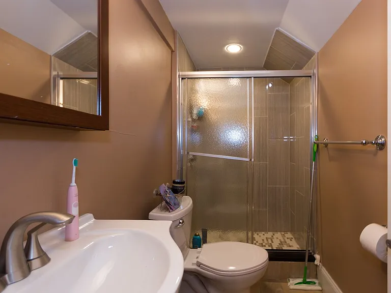17 Saint Lukes Rd #B — Photo 8