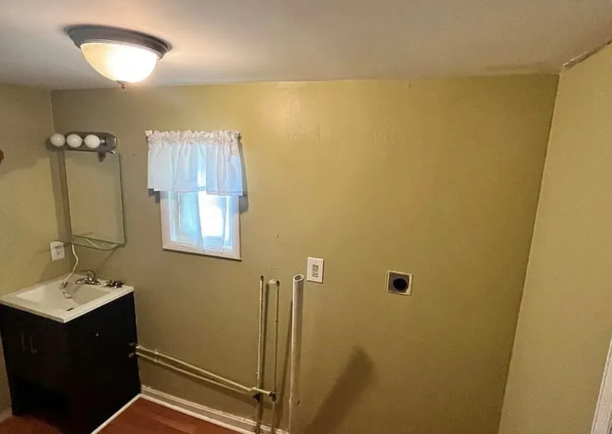 3 bed, 1.5 bath, 1000 sqft, $1,300 — Photo 2
