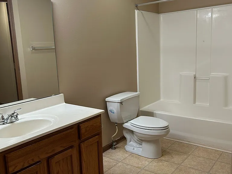 Ledyard Townhomes- Rent By The Bed — Photo 7