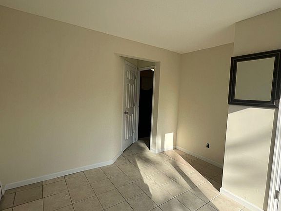 5th image of 1548 Islip Ave #1