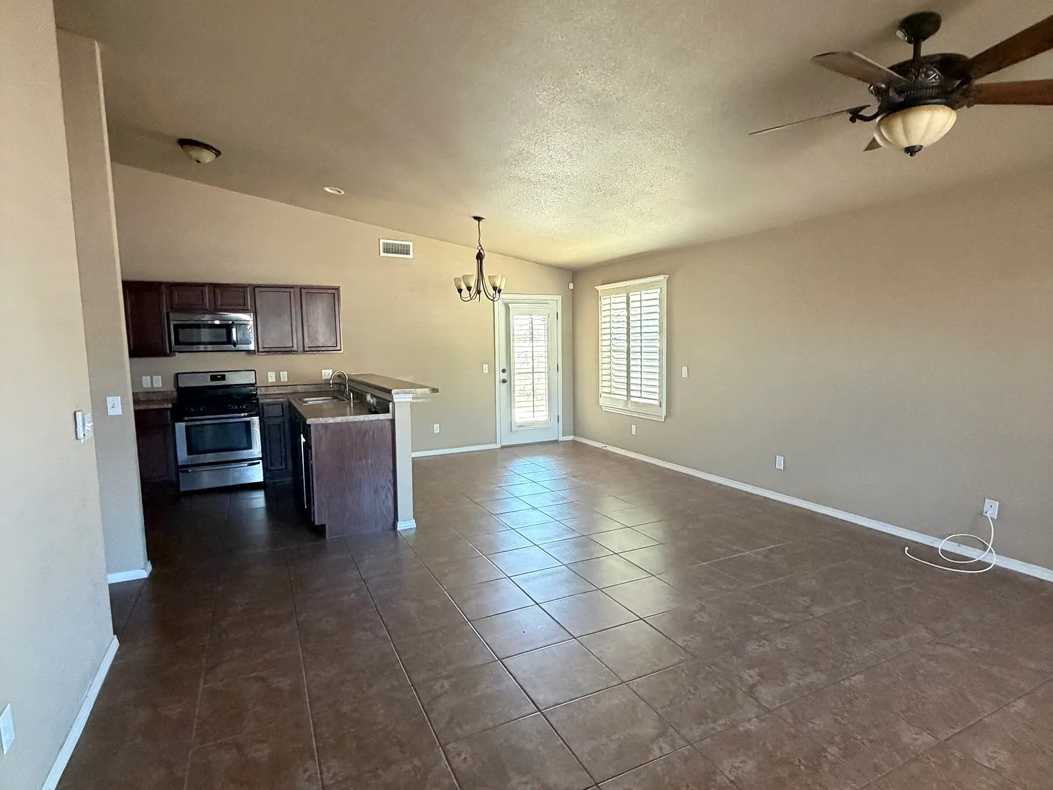 3 bed, 1346 sqft, $1,850 — Photo 3