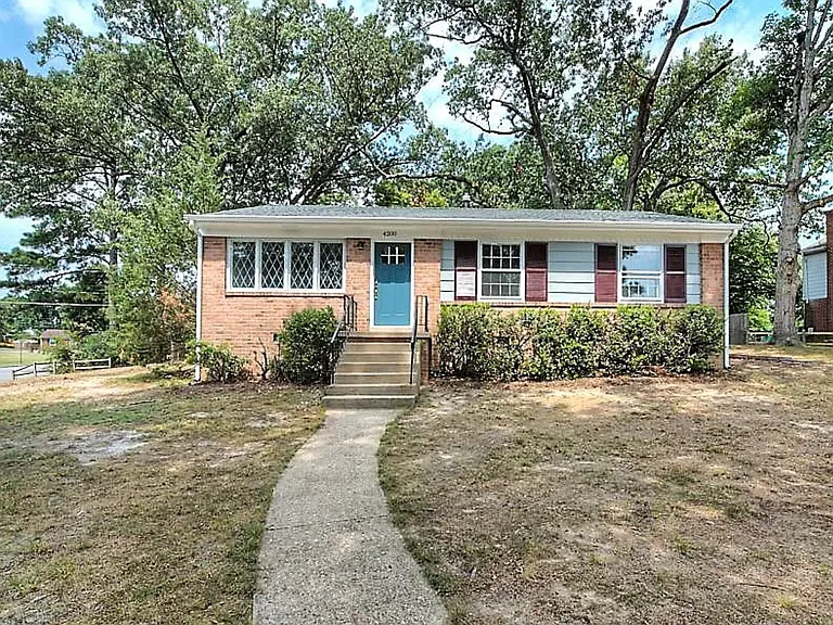 4200 Longleaf Dr — Photo 1