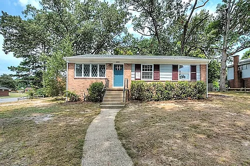 4200 Longleaf Dr Photo 1