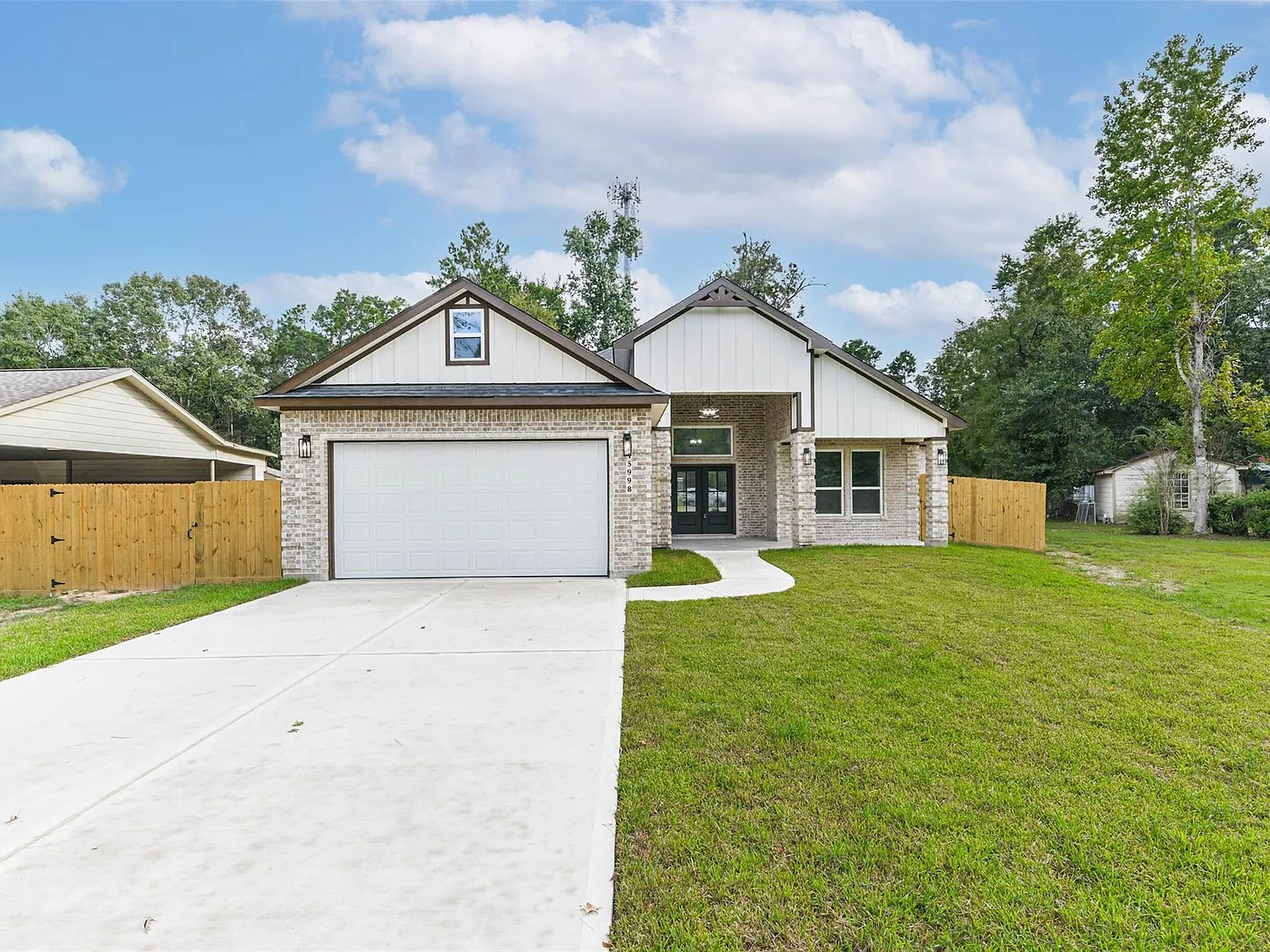 4 bed, 2.5 bath, 2110 sqft, $2,500 — Photo 2