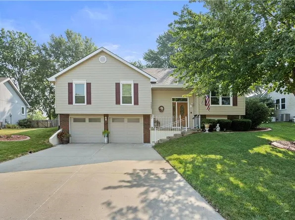 7003 T Gabbert Dr, Pleasant Valley, MO 64068