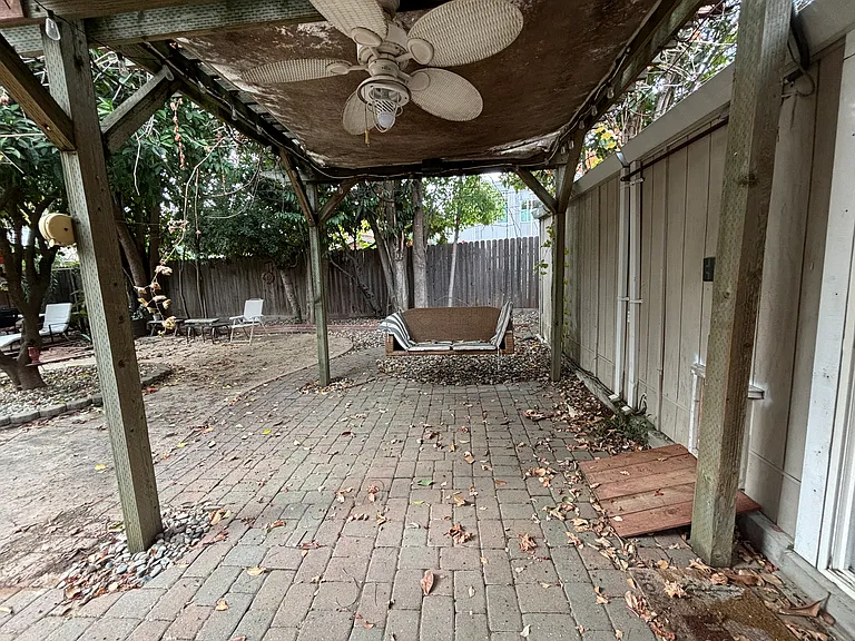 1114 Castro Way — Photo 31
