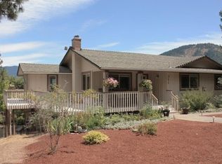 311 Harper Loop, Grants Pass, OR 97527