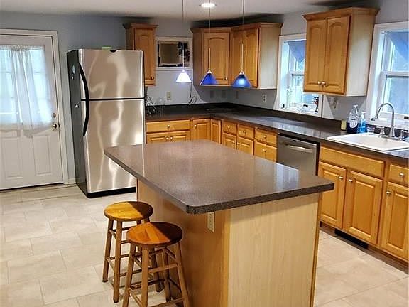 4th image of 10 Bender Ct