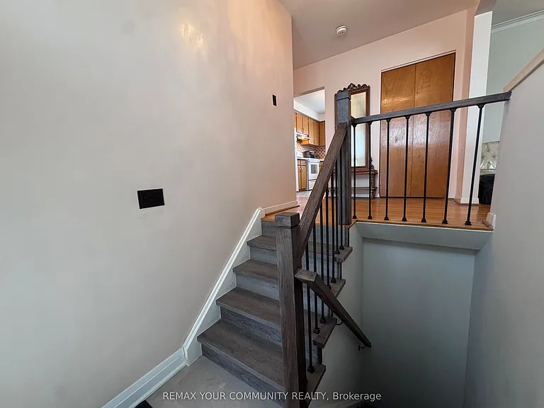 300 Driftwood Ave #UPPER — Photo 5