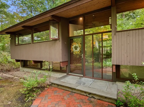 4 Plum Hill Rd, Manchester, MA 01944