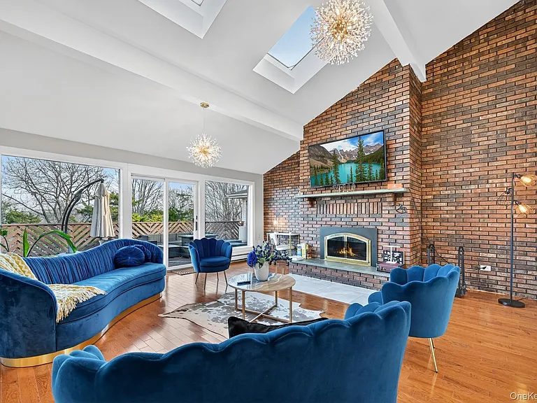 66 Murray Dr — Photo 12