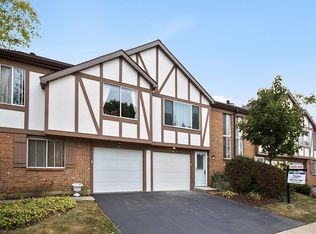 27W303 Melrose Ln, Winfield, IL 60190