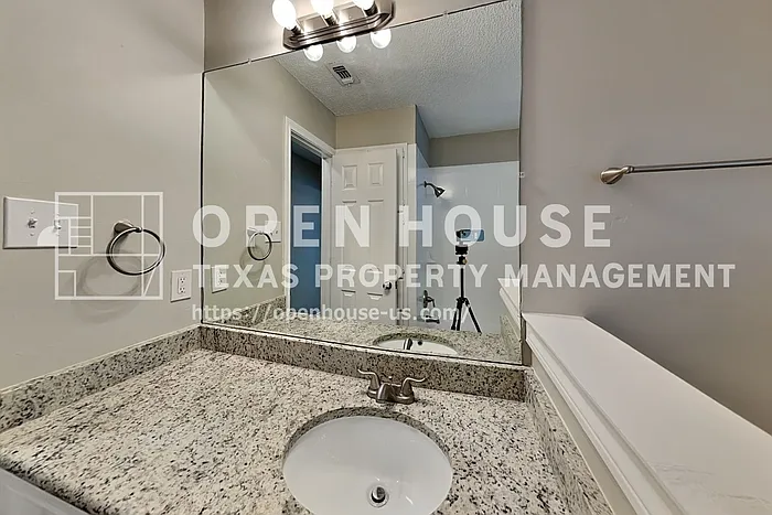 6880 Hickory Hollow Ln — Photo 16