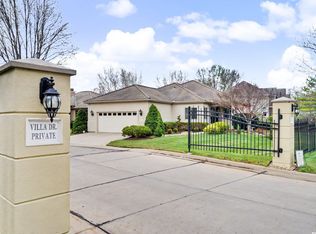 5727 Villa Dr, Lawrence, KS 66047