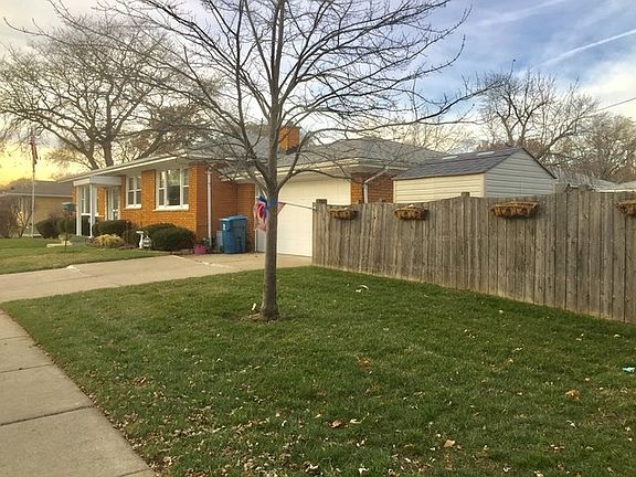 3rd image of 700 E 164th Pl