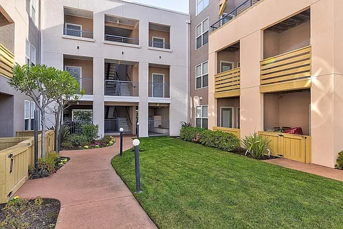 Laurel Theatre Apartments Photo 1