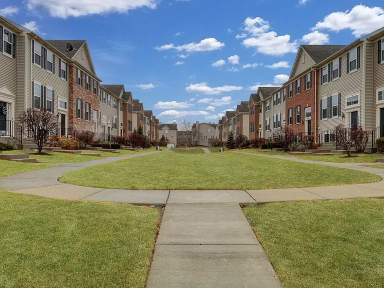 214 Lionel Dr — Photo 25