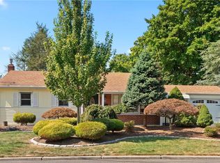 41 Thistle Dr, Cranston, RI 02920