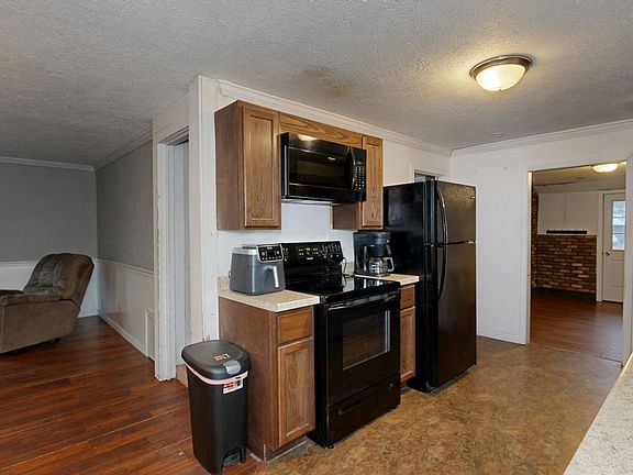 5th image of 233 E Wright Ave