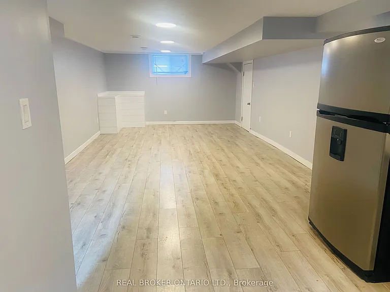 57 Hoover Cres — Photo 6