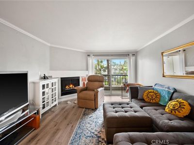 21400 Burbank Blvd APT 220, Woodland Hills, CA, 91367