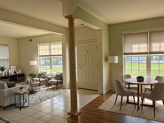 4th image of 9 Buckingham Cir