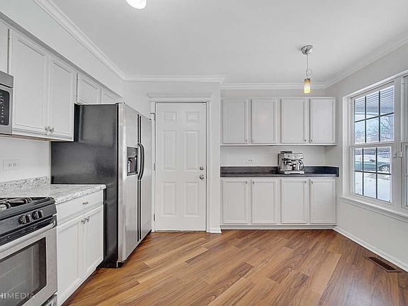 5th image of 111 Concord Ln