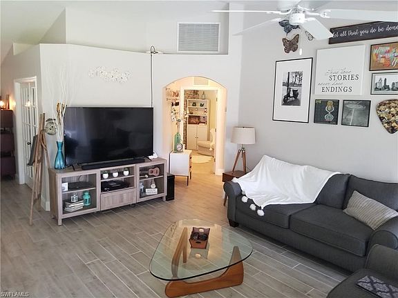 2nd image of 921 Hillcrest Ave
