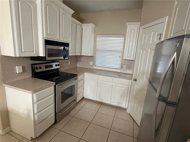 15210 Cruiser St #B — Photo 4