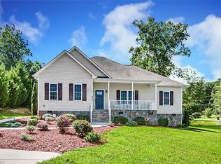 652 Old Castle Dr, Randleman, NC 27317