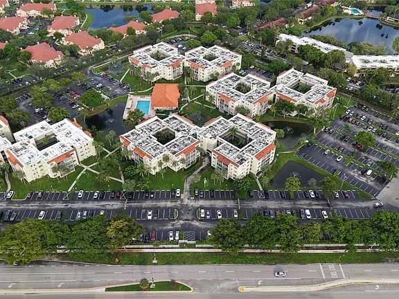 5th image of 1810 N Lauderdale Avenue #2100