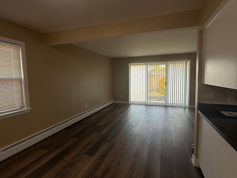 Dinning room and living room with balcony
